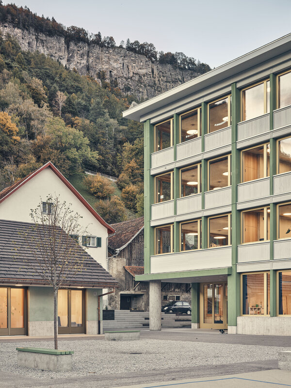 Schulhaus Haldenstein 4