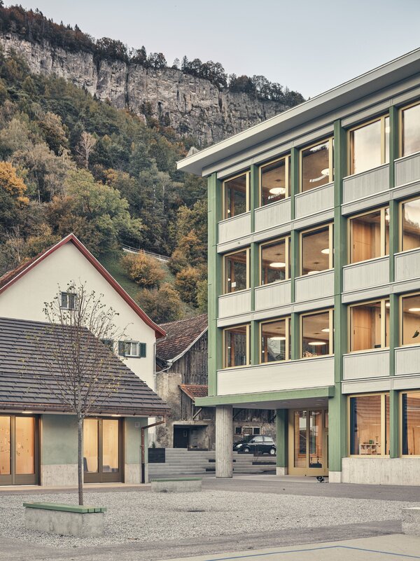 Schulhaus Haldenstein 4