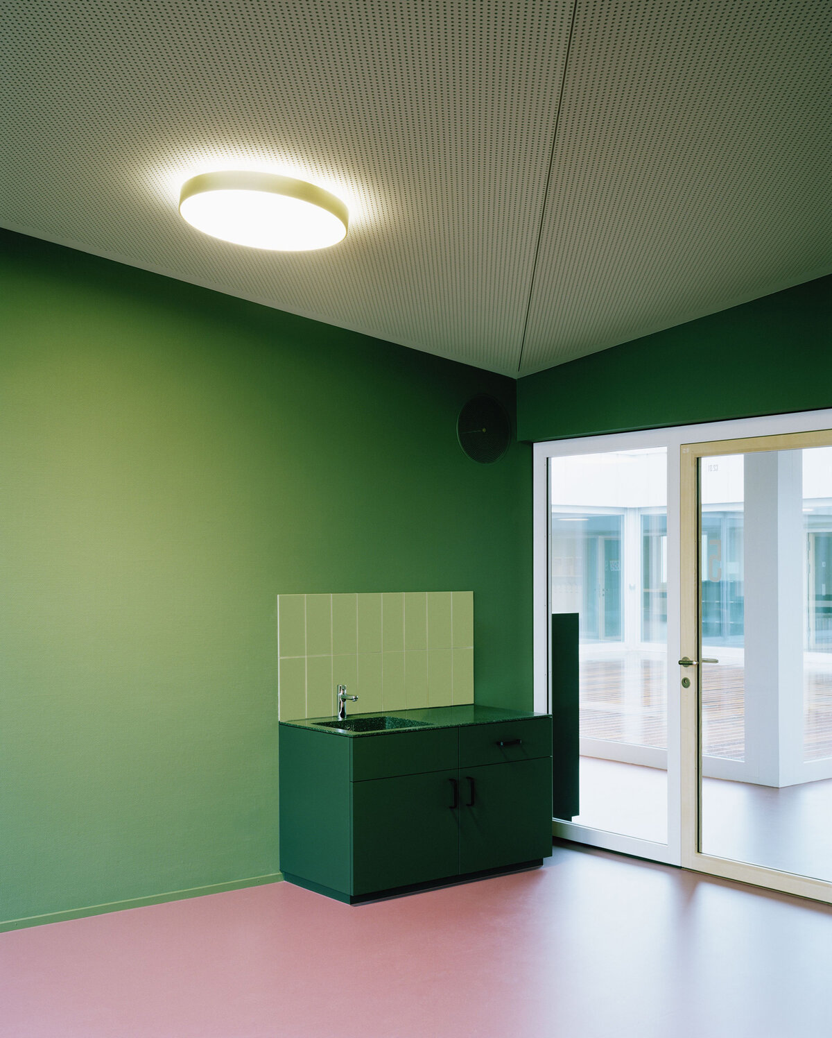 Schulhaus Staffeln 1