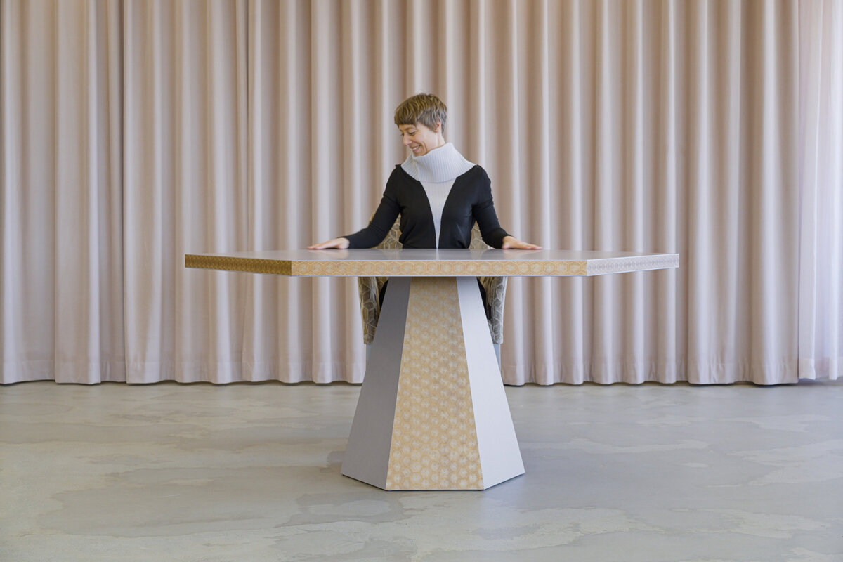 ALEPH, der Tisch der neuen Zeit 1