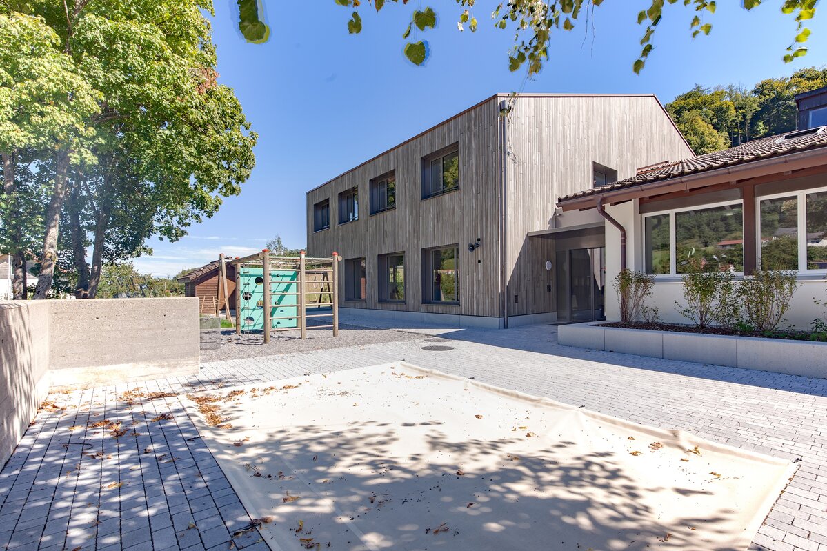 Schulhaus Thalheim 1