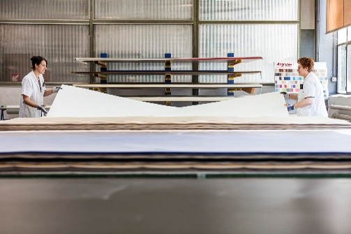 Architektur trifft Manufaktur: Einblick in die HPL-Produktion von Argolite in Willisau